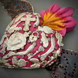 Corazón chico con alas fucsia 0181