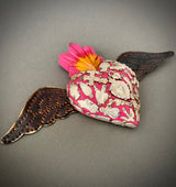 Corazón chico con alas fucsia 0181