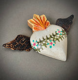 Corazón botero chico pintado con alas 0144