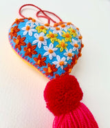 Corazón bordado a mano