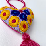 Corazón bordado a mano