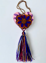 Corazón bordado a mano