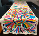 Camino bordado a mano