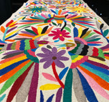 Camino bordado a mano