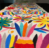 Camino bordado a mano