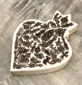 Corazón Boleado con milagritos blanco